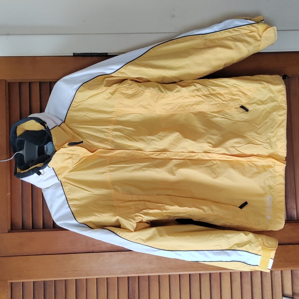 Columbia woman size large yellow and white fleece lined jacket.